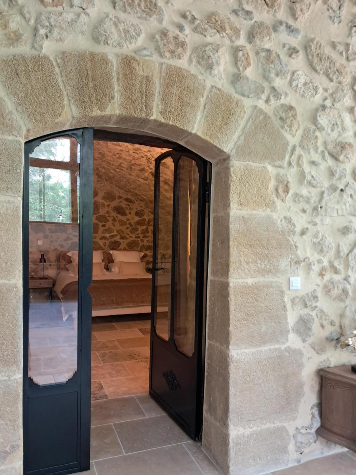 Le Vieux Moulin De Jouques Bed and Breakfast Exteriör bild